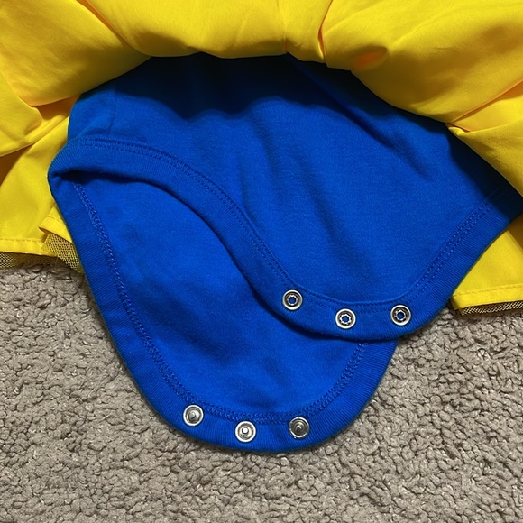 Disney baby Snow White costume onesie, size 12-18 mo. with matching headband. - Picture 3 of 8